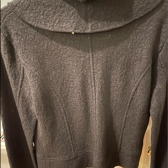 Beautiful Black Vintage Jacket - Picture 4 of 9